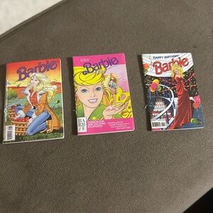 Micro figures and comics worlds smallest Barbie comic books set